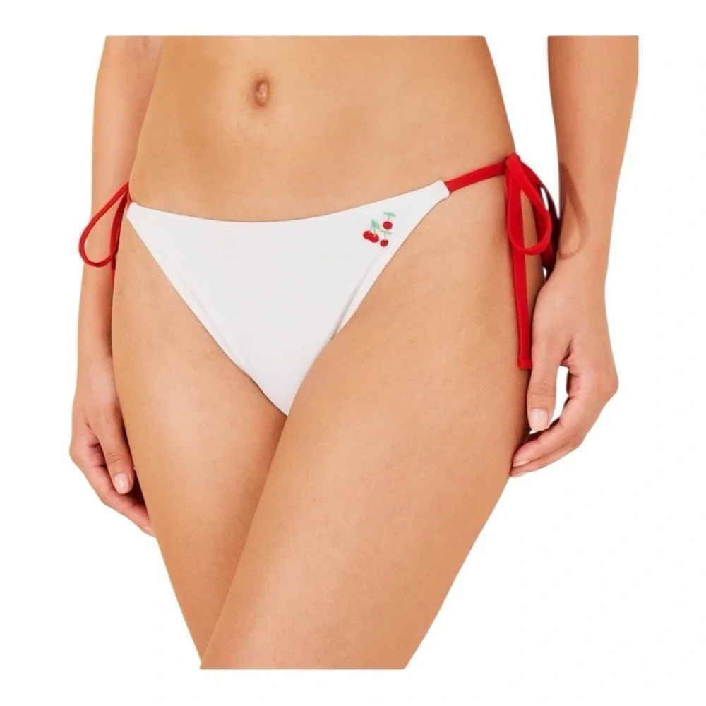 NWT Wild Fable Embroidered Cherry Women's White Bikini Bottom Size L - Picture 1 of 7
